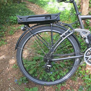 Bicicleta eléctrica gris Marca BTWIN 700E