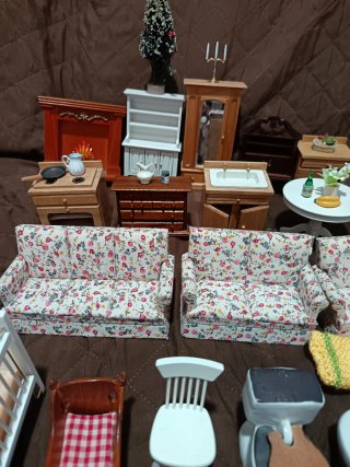 Set di mobili e accessori per casa delle bambole in miniatura