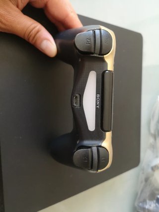 PS4 (PlayStation 4) Negra y Dorada