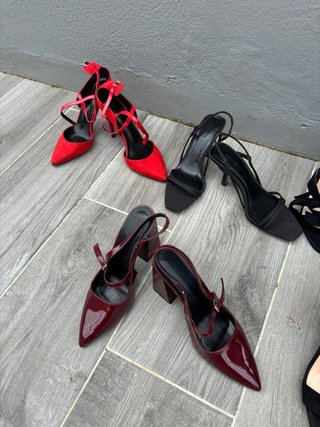 Lote Zapatos Tacón Negro, Dorado y Rojo