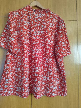 Blusa fluida verano floral roja