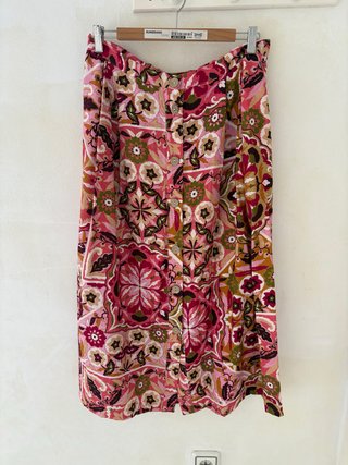 Falda midi Zara estampado floral talla L