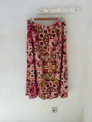 Falda midi Zara estampado floral talla L