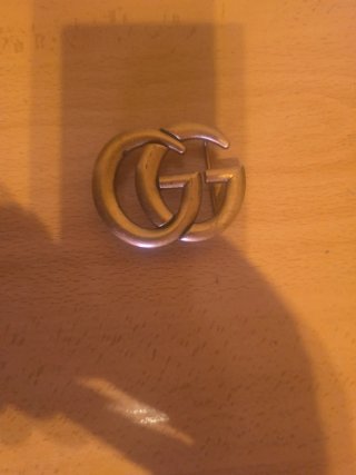 Fibbia GG dorata in stile Gucci