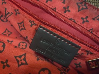 Bolso de hombro estilo tote cuadros marrones