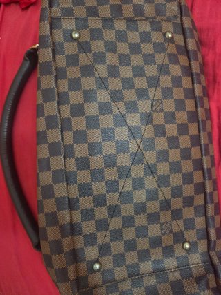 Bolso de hombro estilo tote cuadros marrones