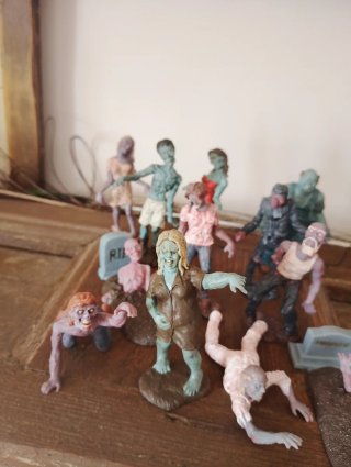 Figuras de colección de zombies Super Toob