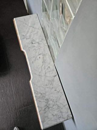 Mesa de recibidor de madera y mármol