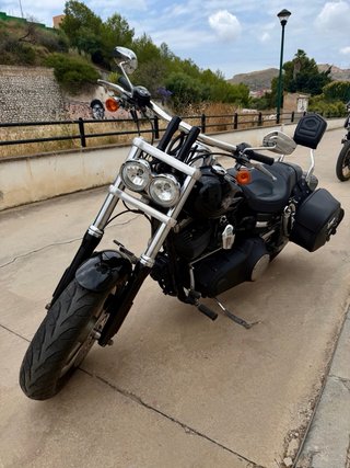 Harley Davidson Fat Bob Negra