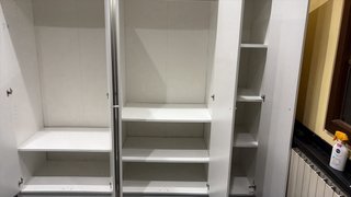 Armario blanco de madera