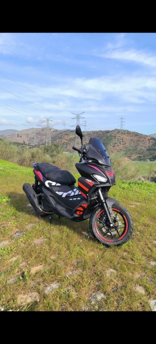 Aprilia SR GT 125 Scooter REPLICA