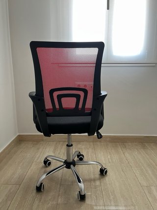 Silla de oficina ergonómica roja y negra
