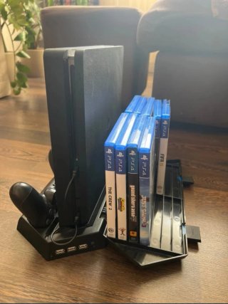 PS4 Slim 1TB + 9 Juegos + 2 Mandos