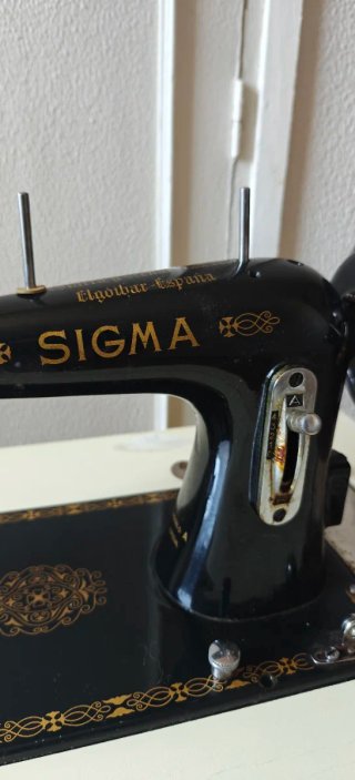 Máquina de coser Sigma Modelo A  (40/50) - mueble