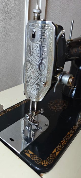 Máquina de coser Sigma Modelo A  (40/50) - mueble