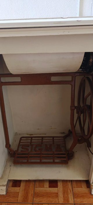 Máquina de coser Sigma Modelo A  (40/50) - mueble