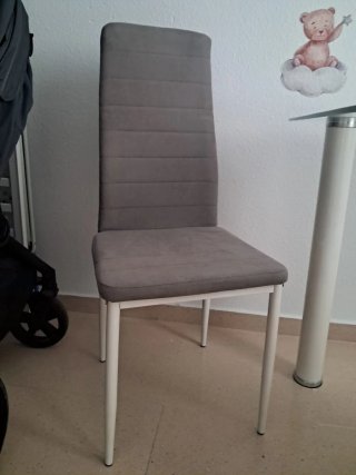 Mesa cristal y 4 sillas comedor