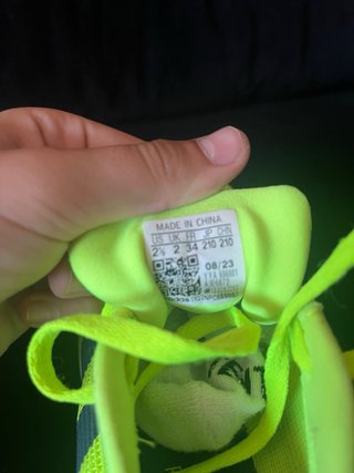 Zapatillas de clavos Adidas neón