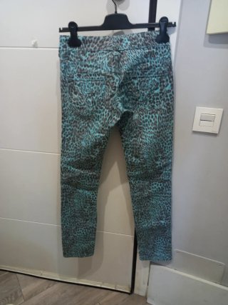 Pantalón vaquero estampado