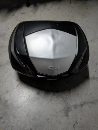 Baúl Givi V47 Monokey 47L + Soporte