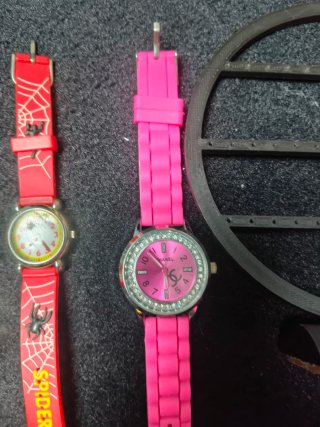 Lote bisutería pulseras y relojes