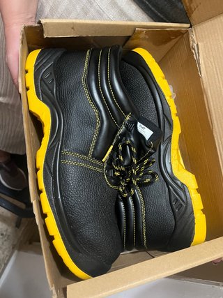 Zapatos de seguridad VIAT negros y amarillos