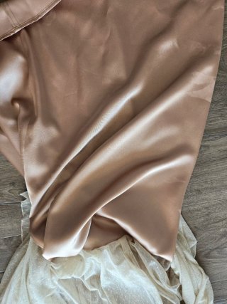 Vestido ceremonia Amitié Beige/Dorado. Nuevo a est