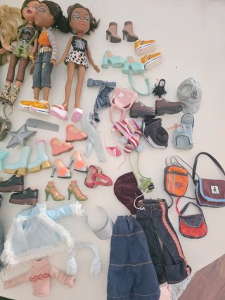 Lote 10 Muñecas Bratz + Accesorios