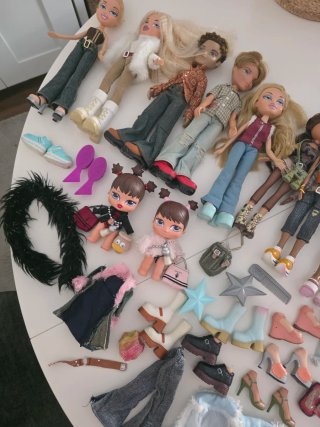 Lote 10 Muñecas Bratz + Accesorios