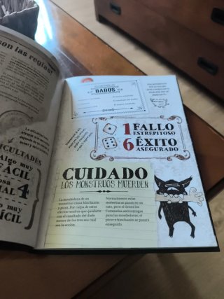 Pequeños detectives monstruos Libro básico