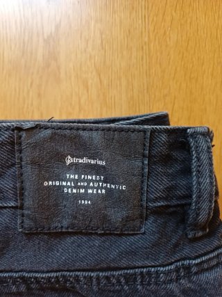 Pantalón corto vaquero negro desgastado