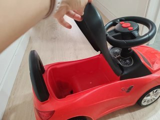 Coche correpasillos rojo para niños