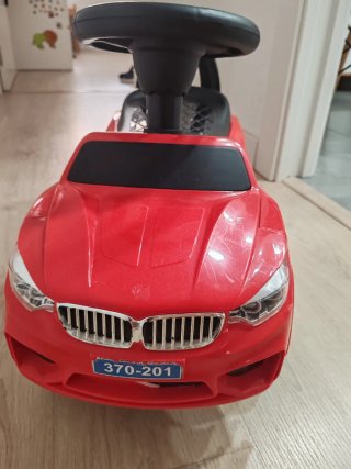 Coche correpasillos rojo para niños