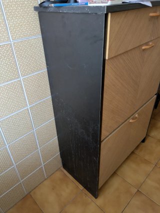 Zapatero de madera y plástico