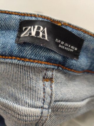 Pantalón vaquero desgastado