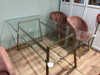 Mesa Comedor Cristal y 4 Sillas Terciopelo Rosa