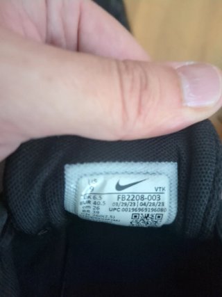 Zapatillas Nike Revolution Negras y Blancas