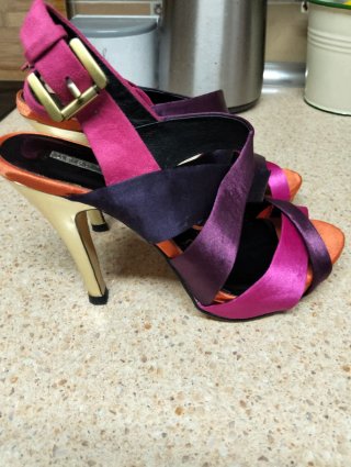 Sandalias de fiesta naranja y morado