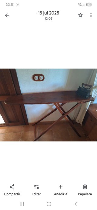 Tabla de planchar de madera antigua