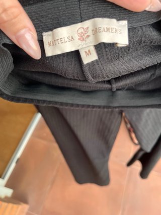 Pantalones negros acampanados de canalé
