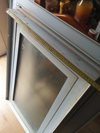Ventana abatible aluminio para baño
