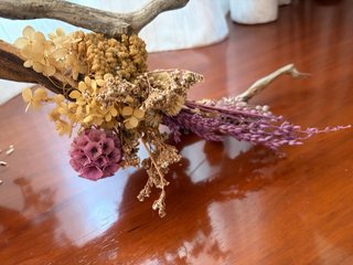 Decoración ramas secas y flores preservadas