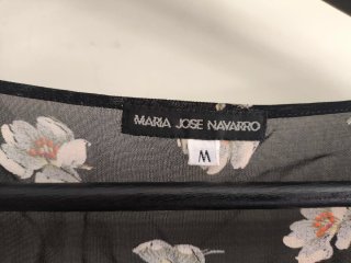 Vestido corto flores negro y rosa. Talla M