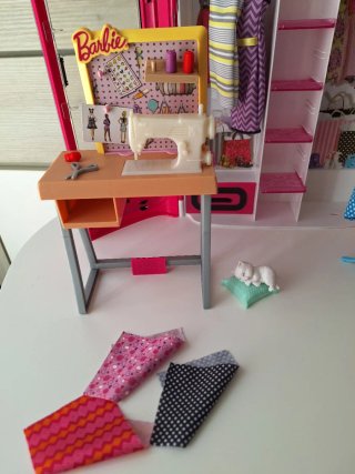 Maletín y mesa de costura Barbie
