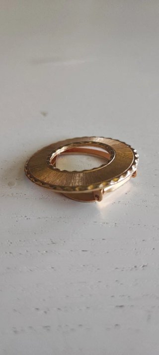 Spilla vintage cerchio dorato