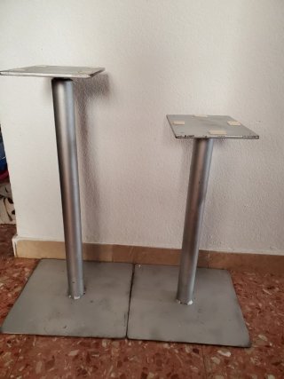 Soportes para altavoces regulables en altura