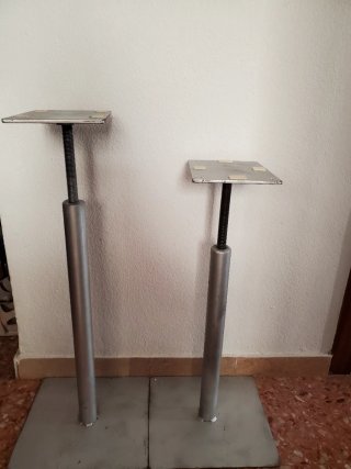 Soportes para altavoces regulables en altura