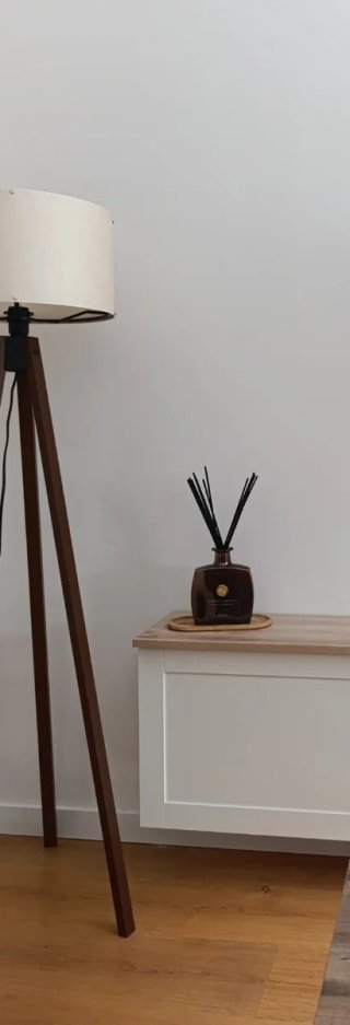 Lámpara de pie salón madera y papel