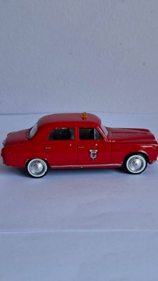 Peugeot 406 año 1964 escala 1:43