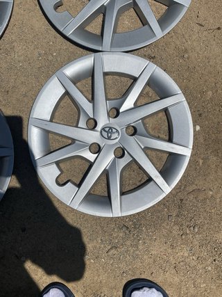 4 tapacubos Toyota originales 16” Prius/Auris/Coro